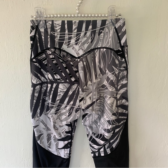 Gymshark Paradise Leggings - Picture 10 of 11